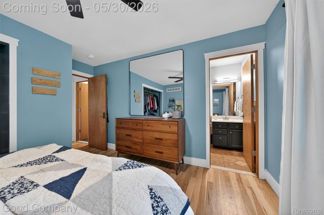 933 Gallaland Avenue, Rochester Hills, MI 48307