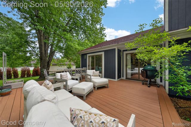933 Gallaland Avenue, Rochester Hills, MI 48307