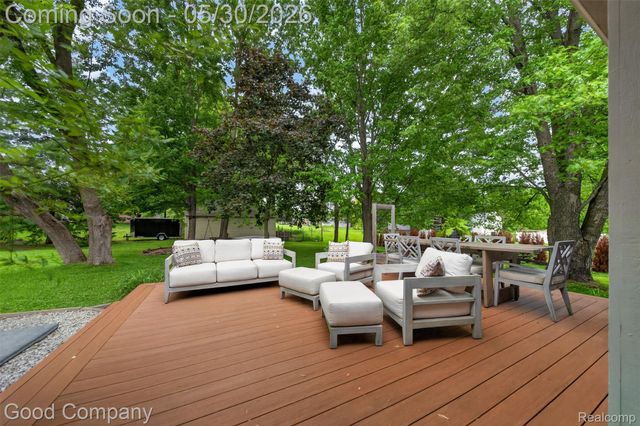933 Gallaland Avenue, Rochester Hills, MI 48307