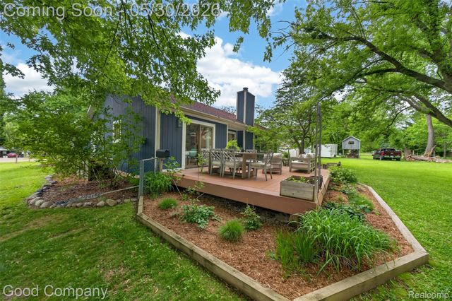 933 Gallaland Avenue, Rochester Hills, MI 48307