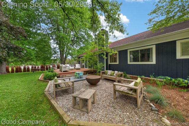 933 Gallaland Avenue, Rochester Hills, MI 48307