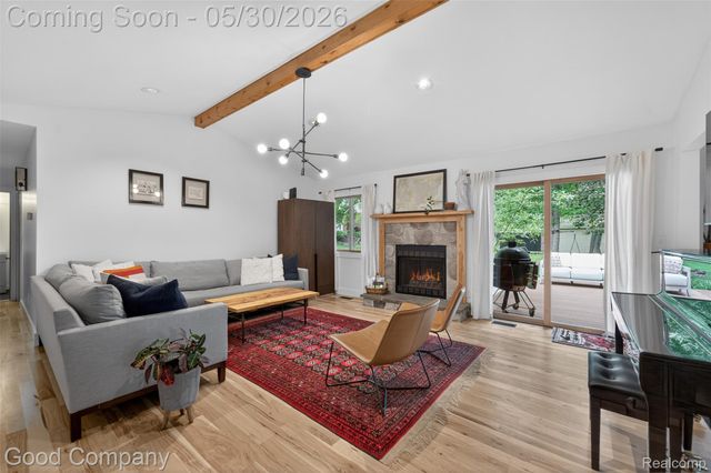 933 Gallaland Avenue, Rochester Hills, MI 48307