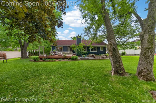 933 Gallaland Avenue, Rochester Hills, MI 48307