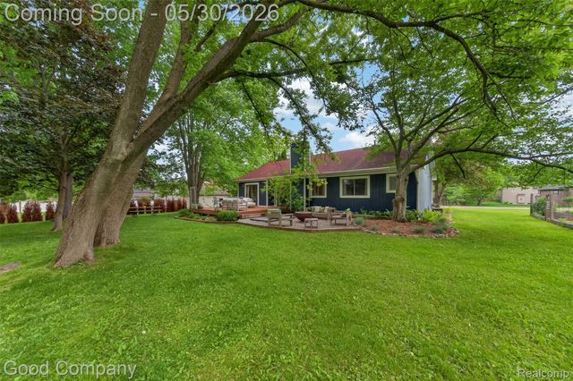 933 Gallaland Avenue, Rochester Hills, MI 48307