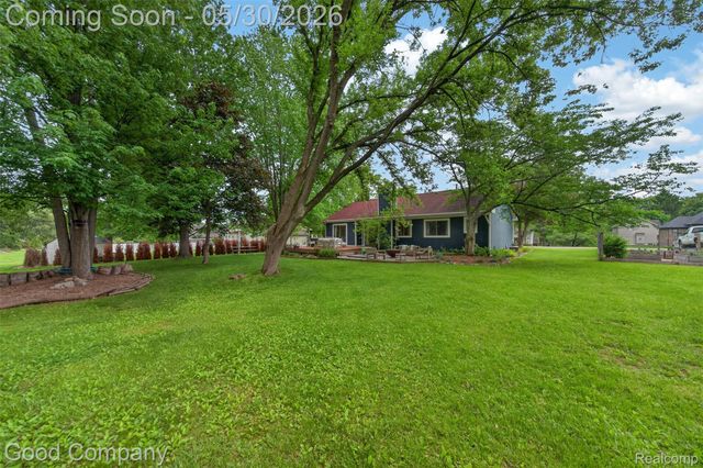 933 Gallaland Avenue, Rochester Hills, MI 48307