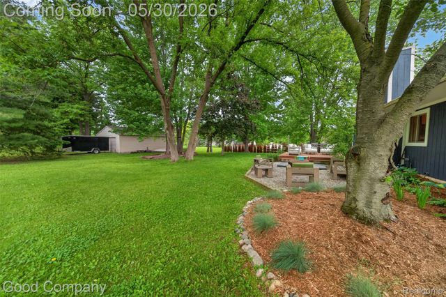 933 Gallaland Avenue, Rochester Hills, MI 48307