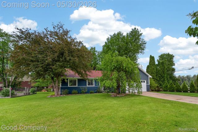 933 Gallaland Avenue, Rochester Hills, MI 48307