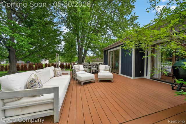 933 Gallaland Avenue, Rochester Hills, MI 48307