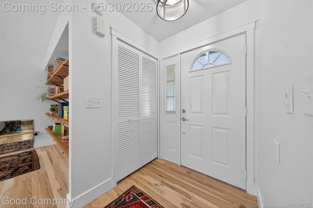933 Gallaland Avenue, Rochester Hills, MI 48307