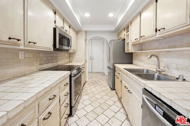 11965 Gorham Avenue 504, Los Angeles, CA 90049