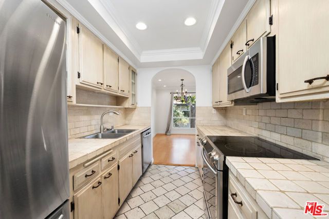 11965 Gorham Avenue 504, Los Angeles, CA 90049