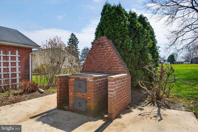 108 S LOCUST ST, Myerstown, PA 17067