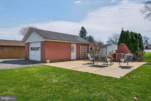 108 S LOCUST ST, Myerstown, PA 17067