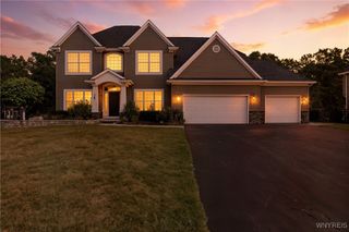 7244 Creekbend Drive, Pendleton, NY 14120