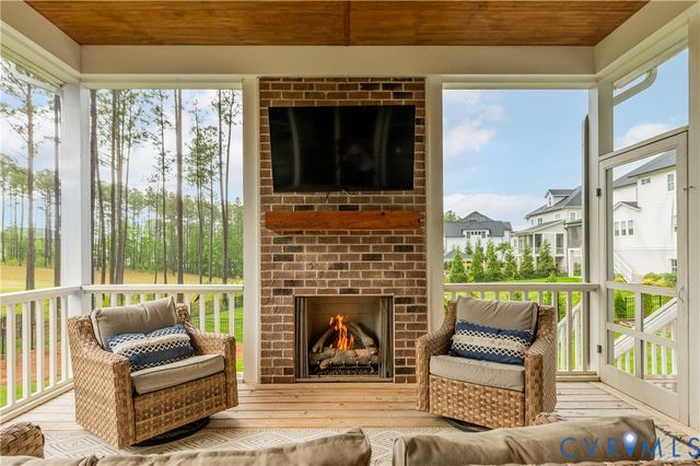 18206 Timber Banks Ln, Moseley, VA 23120
