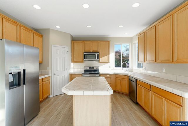 1676 Marten Av SW, Albany, OR 97321