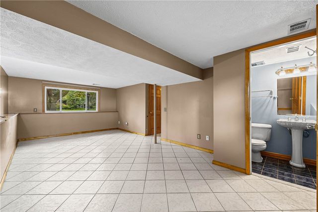 60 Overland Trail, Henrietta, NY 14586