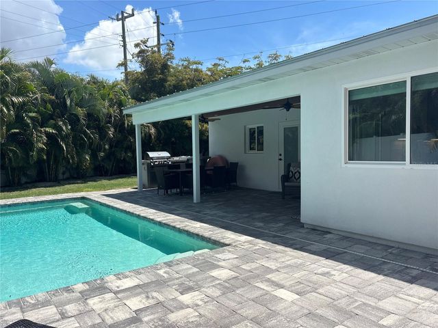 2201 WEBBER STREET, Sarasota, FL 34239