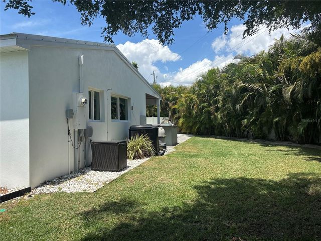 2201 WEBBER STREET, Sarasota, FL 34239
