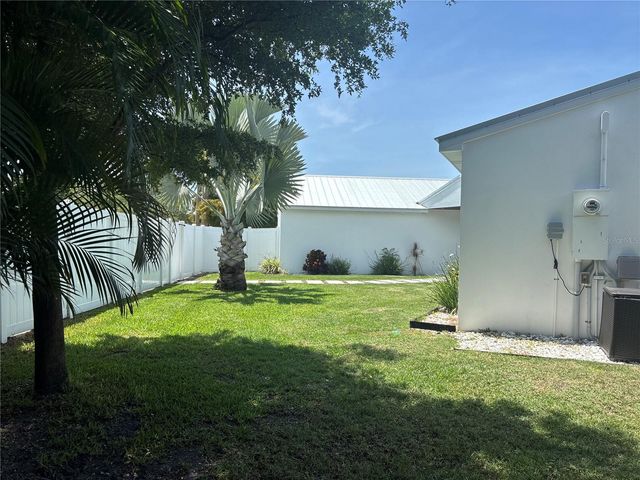2201 WEBBER STREET, Sarasota, FL 34239