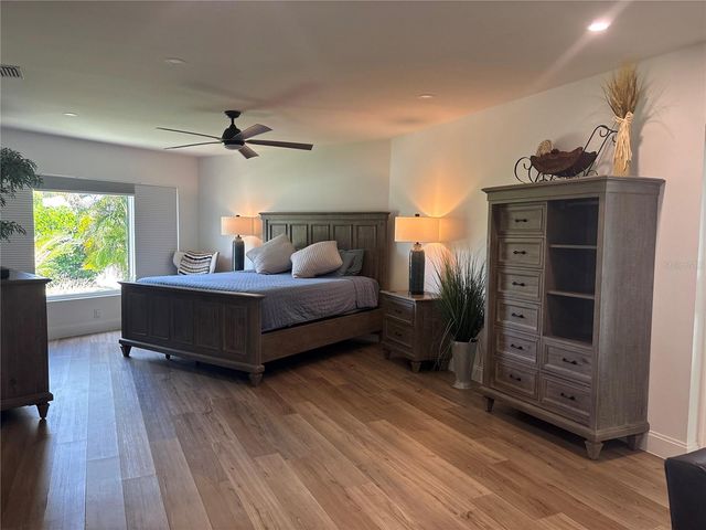 2201 WEBBER STREET, Sarasota, FL 34239