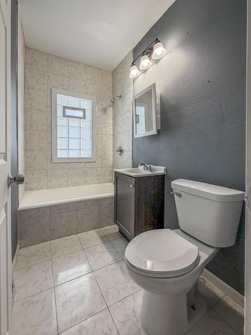 6220 W Girard AVENUE, Milwaukee, WI 53210