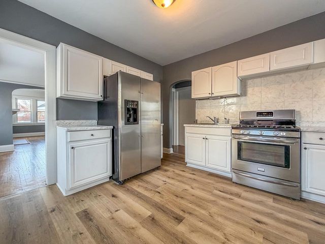 6220 W Girard AVENUE, Milwaukee, WI 53210