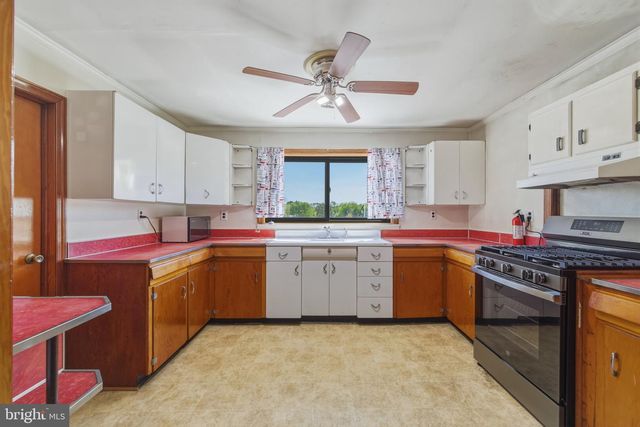 155 CENTER ST, Mount Jackson, VA 22842