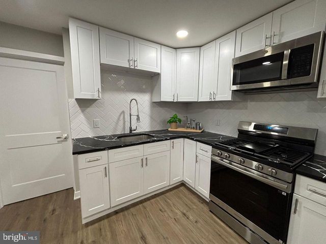 438 LAWRENCE ST, Burlington, NJ 08016