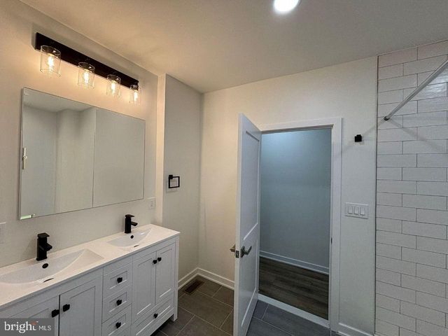 438 LAWRENCE ST, Burlington, NJ 08016