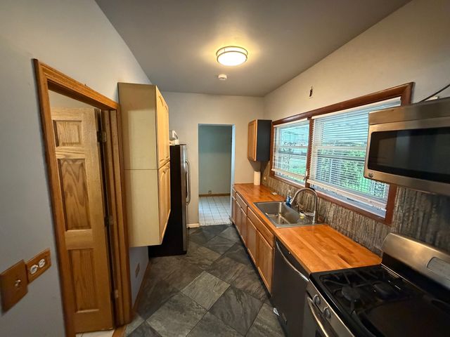5244 W Waveland Avenue, Chicago, IL 60641