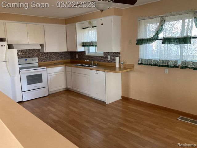 11915 Diehl Drive, Sterling Heights, MI 48313