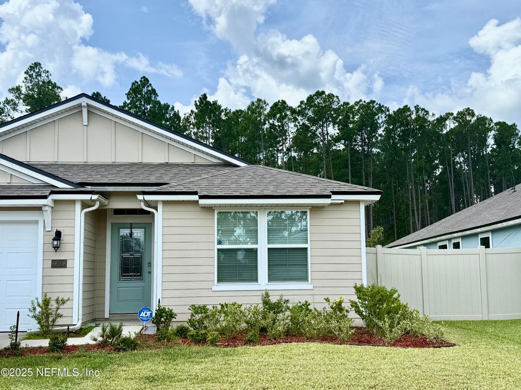66108 EDGEWATER Drive, Yulee, FL 32097