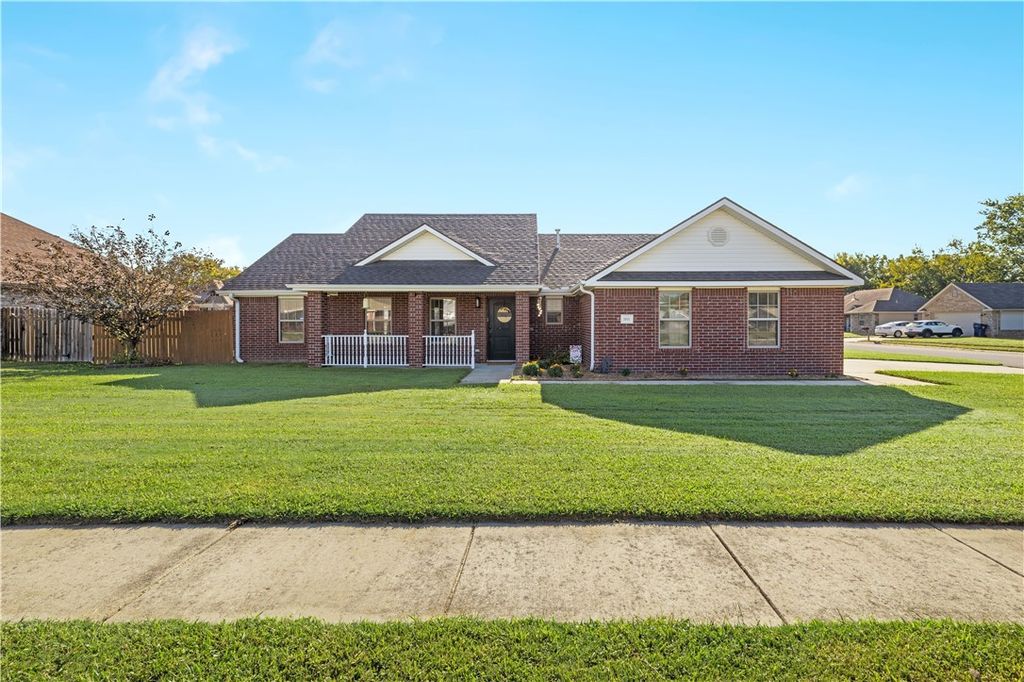 1601 Affirmed Lane, Prairie Grove, AR 72753