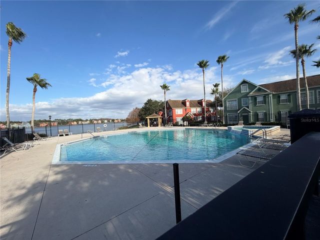 9818 LAKE CHASE ISLAND WAY 9818, Tampa, FL 33626