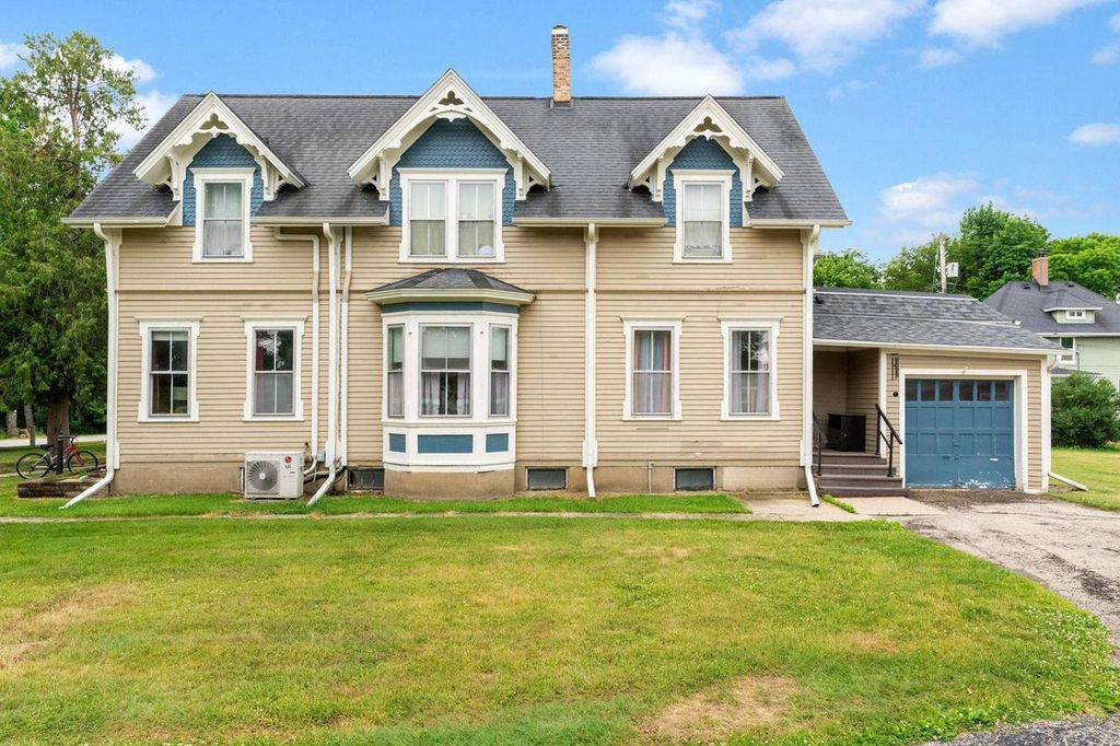 410-412 Jones Avenue, Fort Atkinson, WI 53538