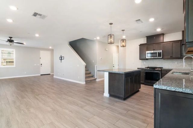 4983 Oak Moss, Fontana, CA 92336