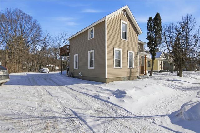 1245 S Farwell Street, Eau Claire, WI 54701