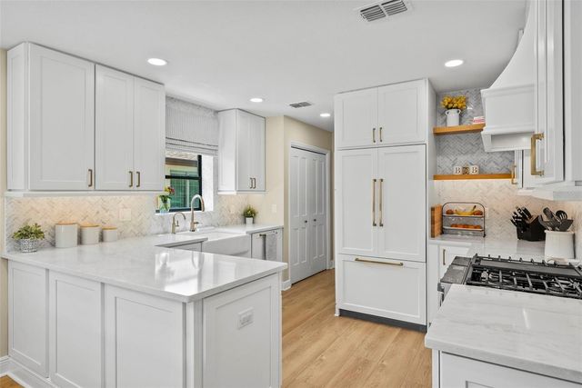 3811 W GRANADA STREET, Tampa, FL 33629