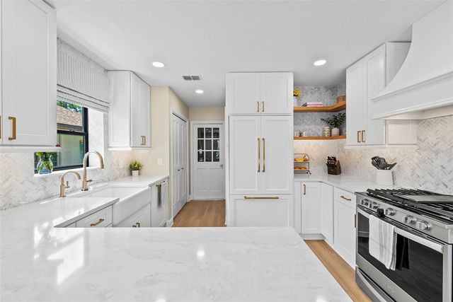 3811 W GRANADA STREET, Tampa, FL 33629