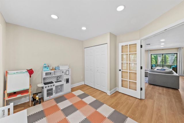 3811 W GRANADA STREET, Tampa, FL 33629