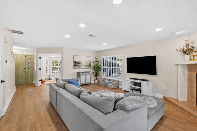 3811 W GRANADA STREET, Tampa, FL 33629