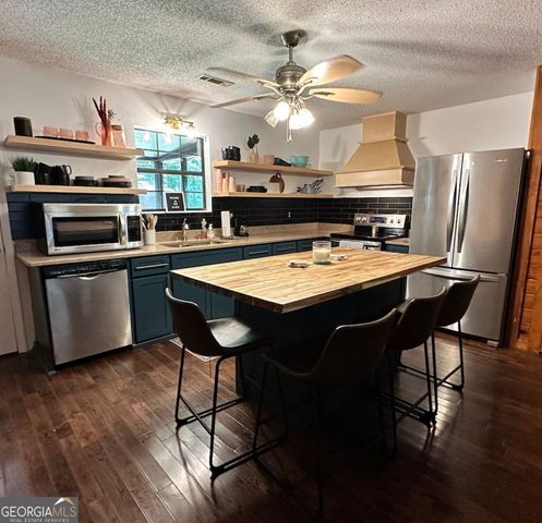 1704 Newport Drive, Ellijay, GA 30540
