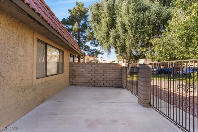 735 Apple Tree Court, Henderson, NV 89014