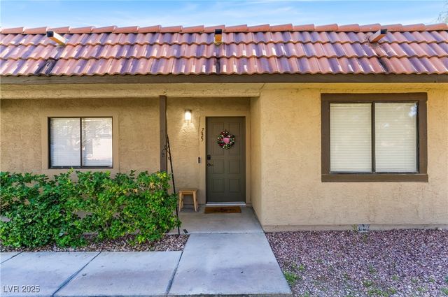 735 Apple Tree Court, Henderson, NV 89014