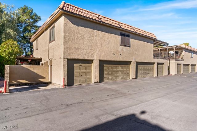 735 Apple Tree Court, Henderson, NV 89014