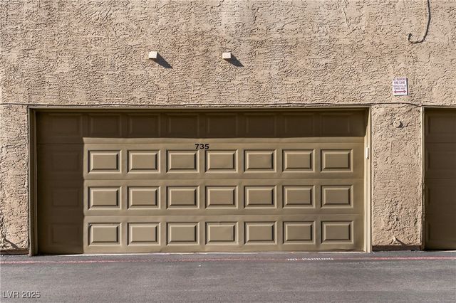 735 Apple Tree Court, Henderson, NV 89014