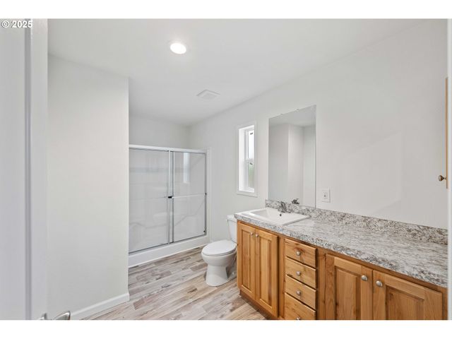 2142 EVERETT Ave, North Bend, OR 97459