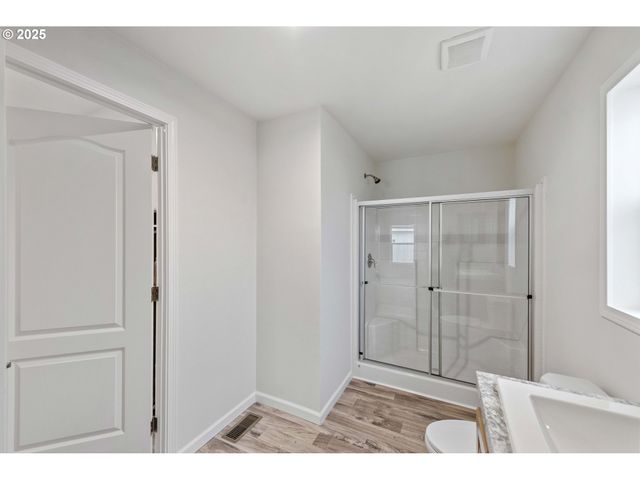 2142 EVERETT Ave, North Bend, OR 97459