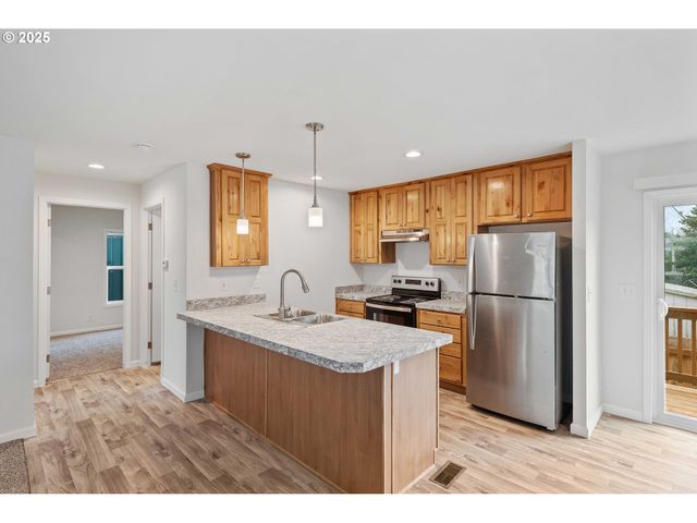 2142 EVERETT Ave, North Bend, OR 97459